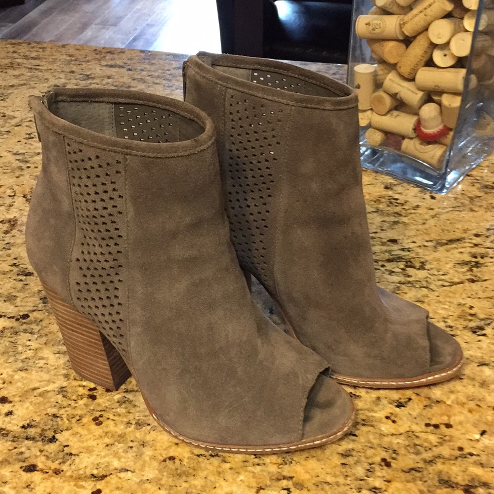 Gianni Bini booties - Picture 1 of 3
